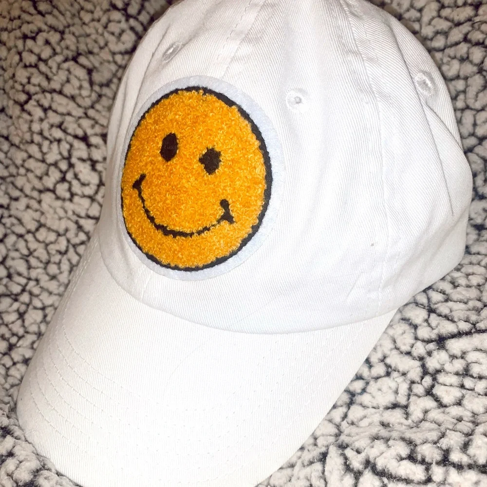 Smiley Face Hat<3 - Picture 2 of 3